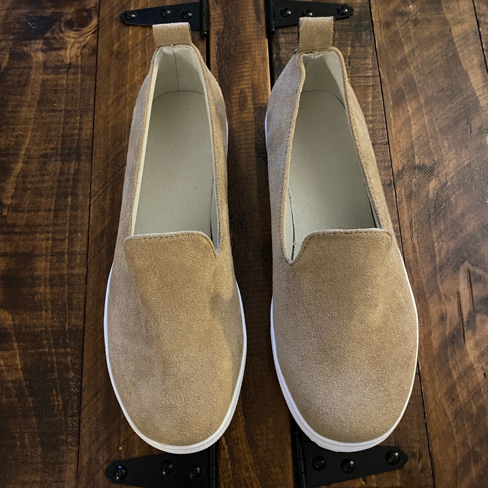 SHEIN Tan/White Slip-on Flats Size 8/8.5